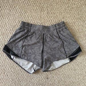 Lululemon SEAWHEEZE 2020 Hotty Hot Short 4" Size 6